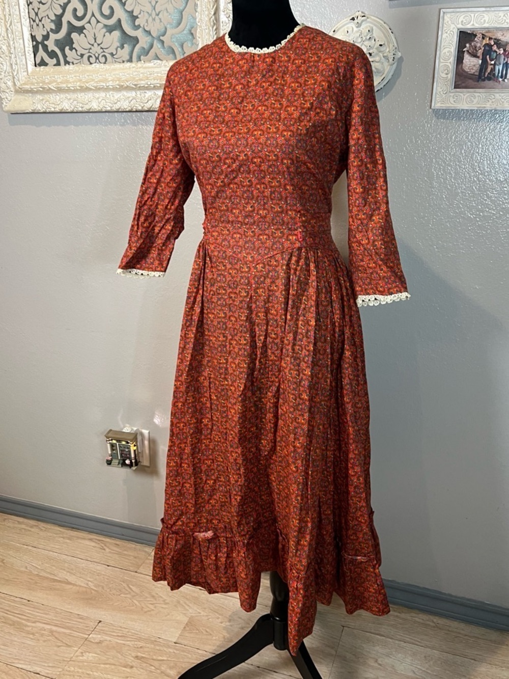 Vintage 1970’s Rust Floral Long-Sleeve Midi Dress